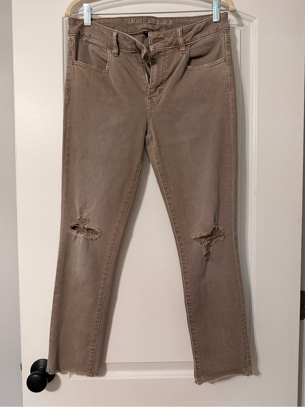 American Eagle Outfitters Taupe Distressed Women's Jegging